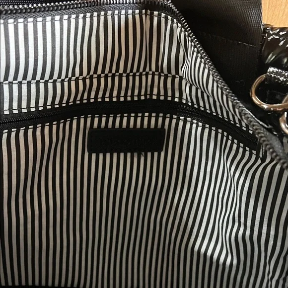 Ah-dorned | Classic Black Metallic Tote Bag w/ Crossbody Strap & Bag Charm Chain - Picture 8 of 17